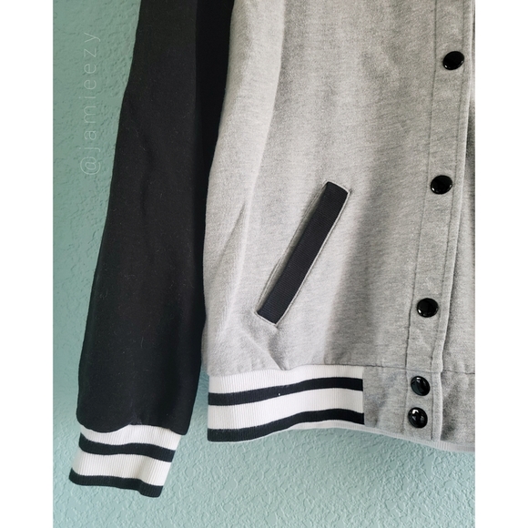 F21 | Varsity Style Snap-Button Front Hoodie - Picture 3 of 5